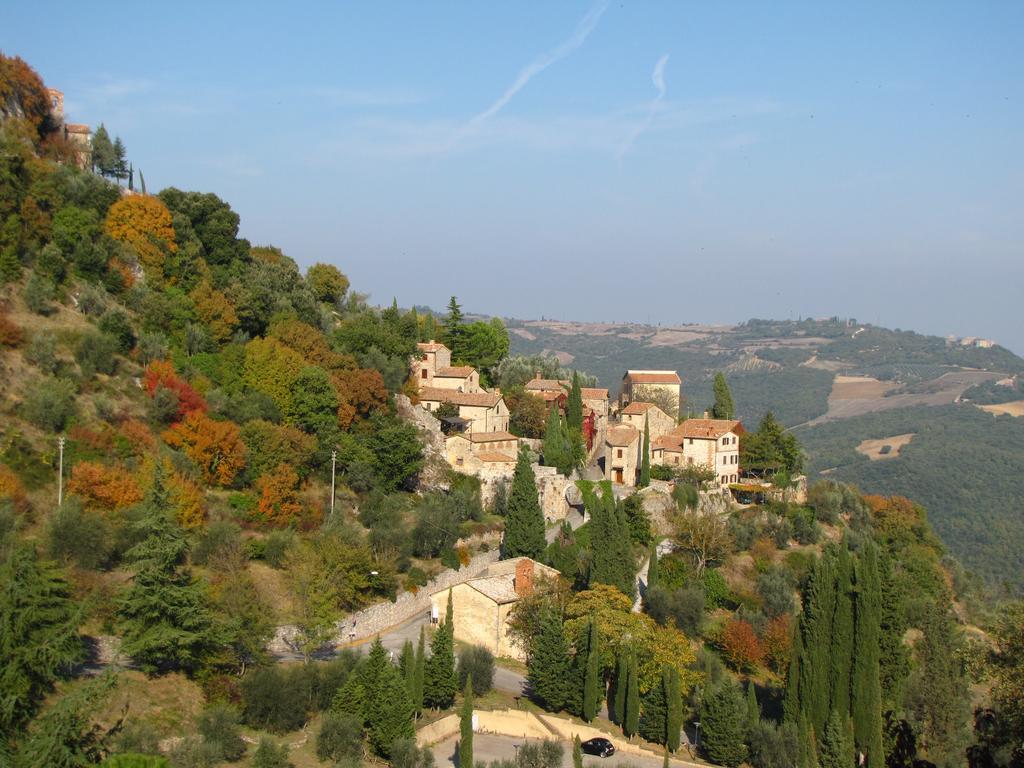 Villa Al Piccolo Ulivo, a casa di Mimo&Sè Castiglione dʼOrcia Esterno foto