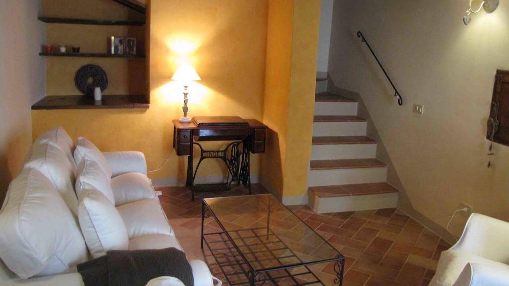 Villa Al Piccolo Ulivo, a casa di Mimo&Sè Castiglione dʼOrcia Esterno foto